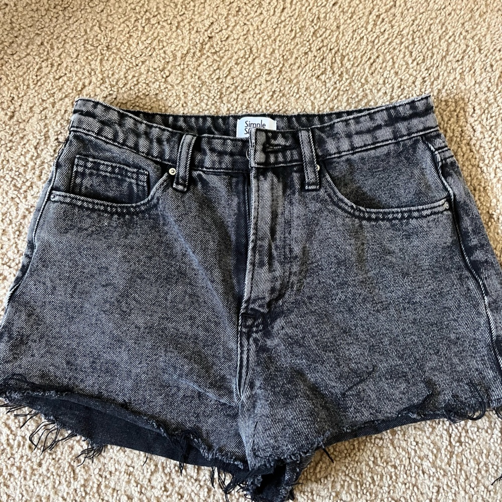 BLACK DENIM SHORTS